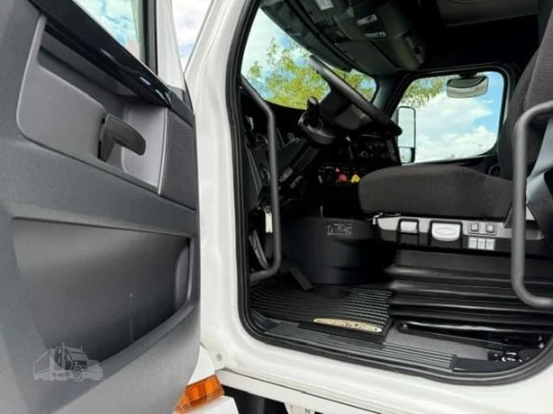 2025 Freightliner Cascadia in Salt Lake City, UT — photo 10