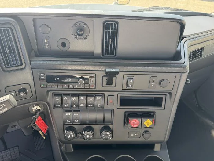 2026 International LT - image 16