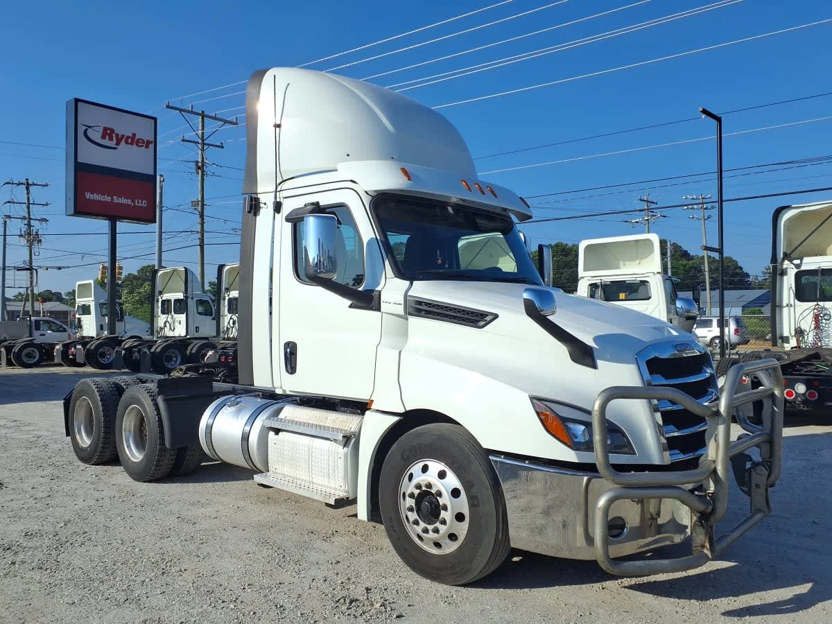 2020 Freightliner Cascadia in Greenville, SC — photo 3