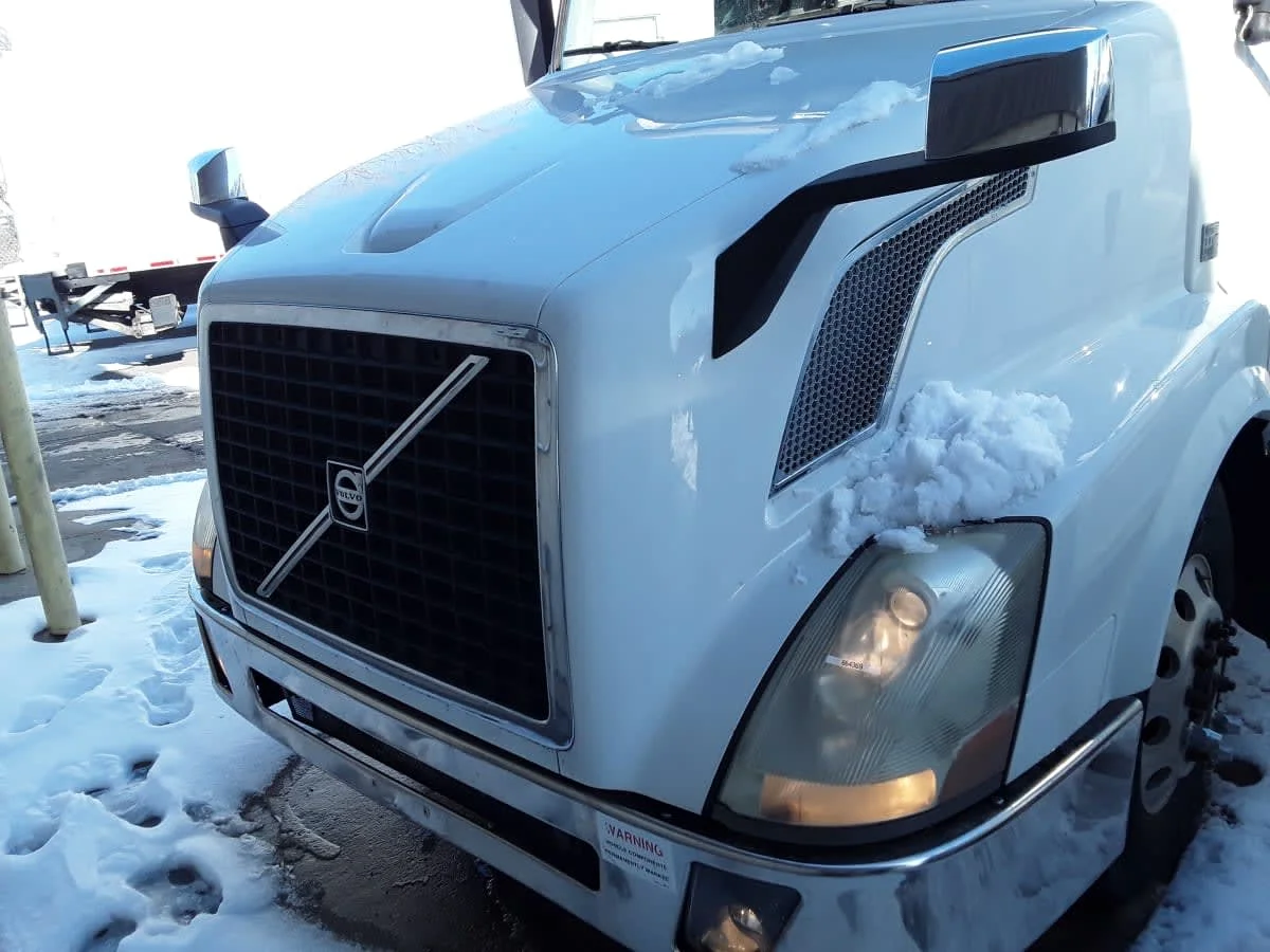 2017 Volvo VNL 860 in Kansas City, MO — photo 2