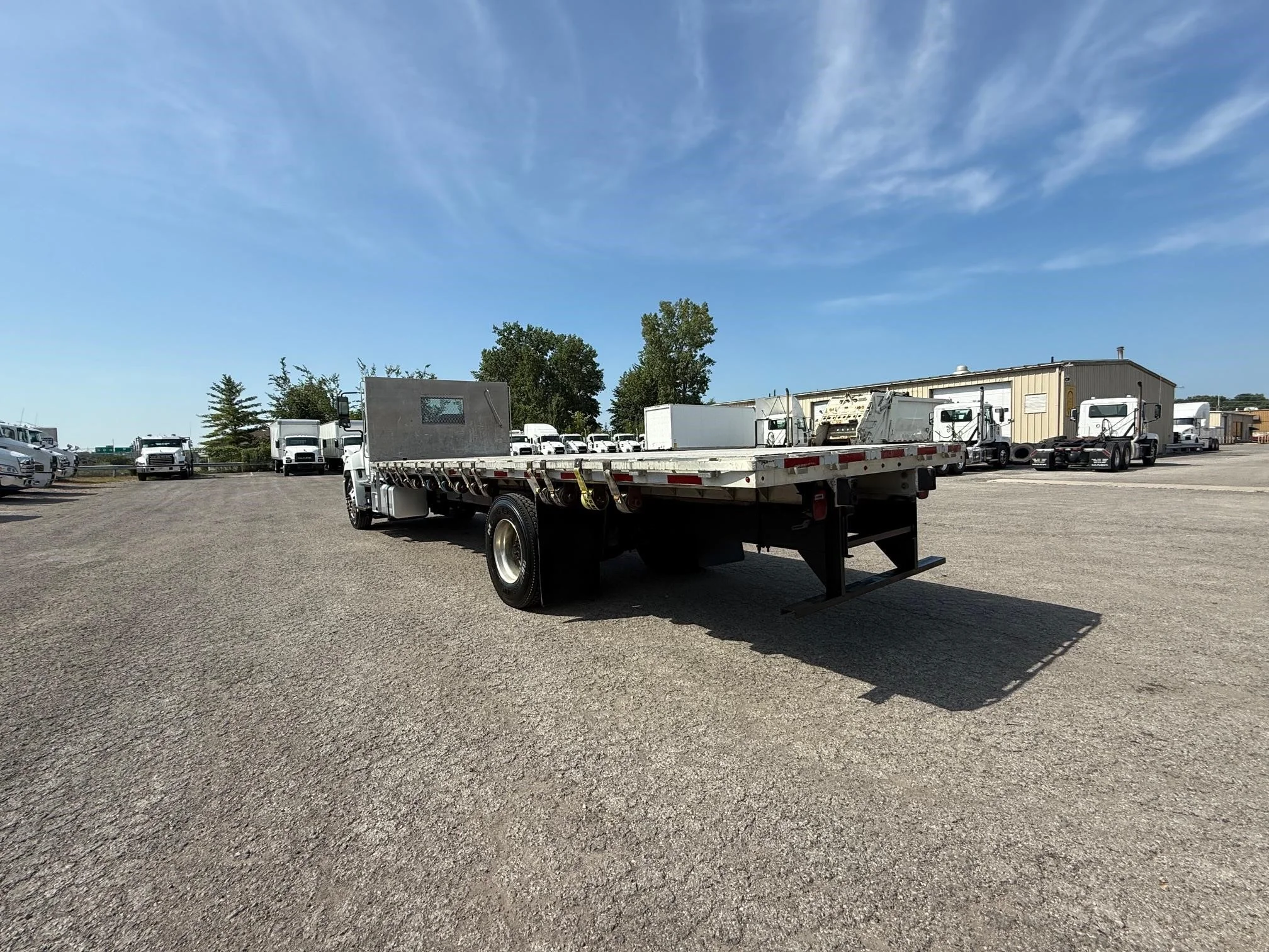 2020 Hino 338 - image 2