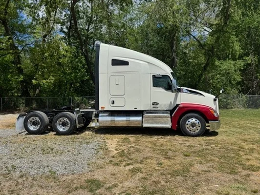 2027 Kenworth T680 in Asheville, NC — photo 10