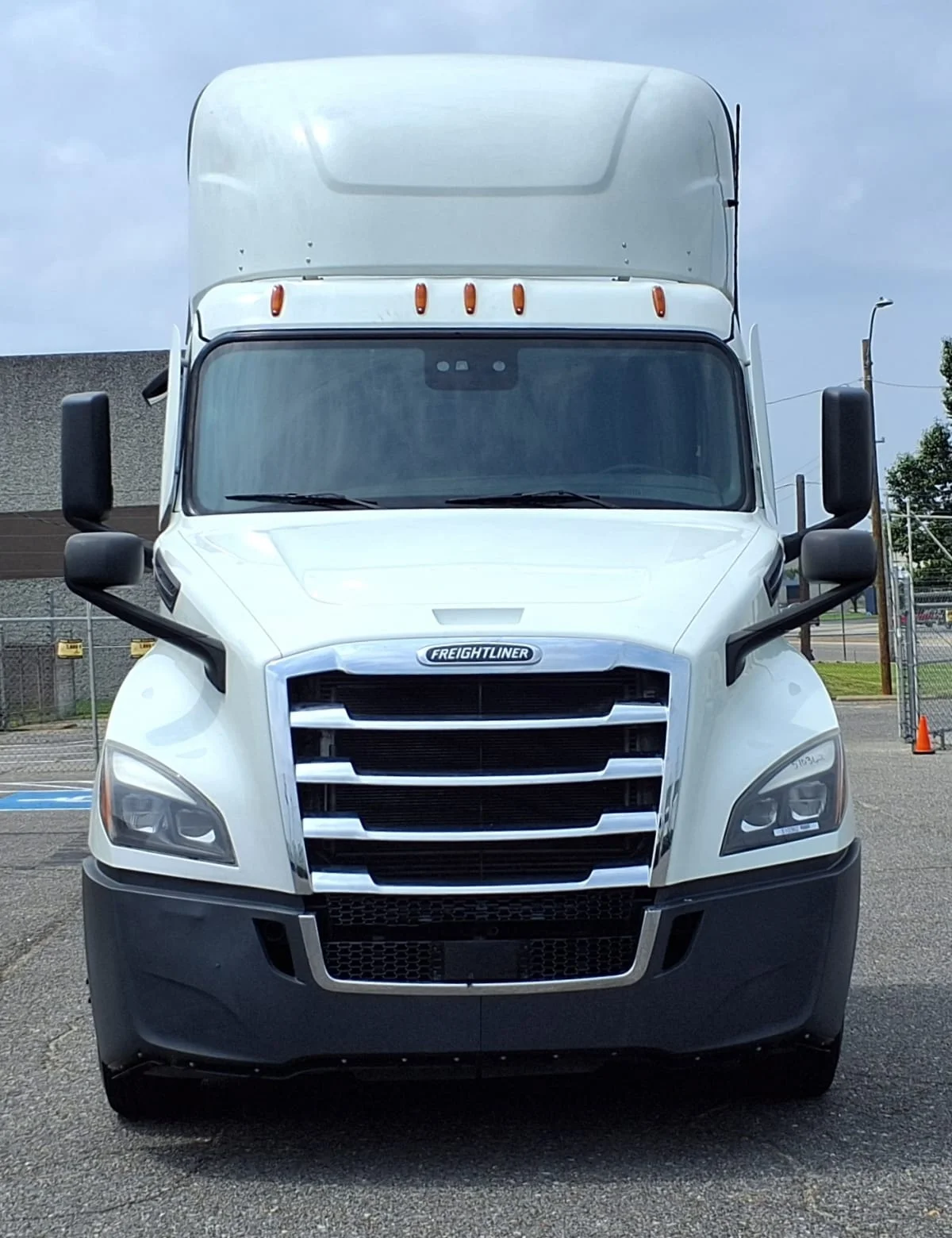 2022 Freightliner Cascadia in Memphis, TN — photo 2