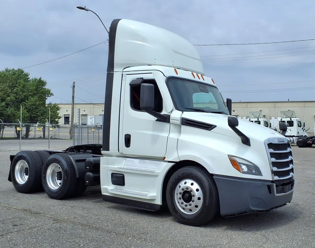 2022 Freightliner Cascadia in Memphis, TN — photo 3