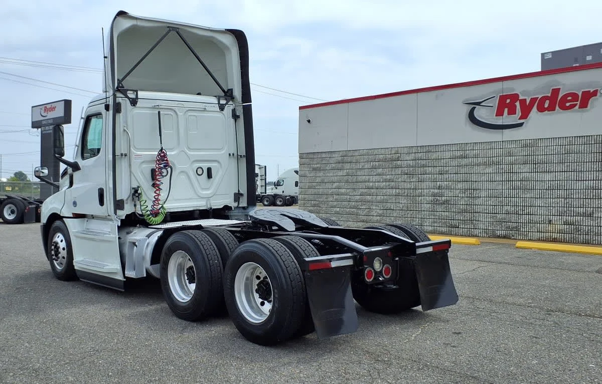 2022 Freightliner Cascadia in Memphis, TN — photo 6