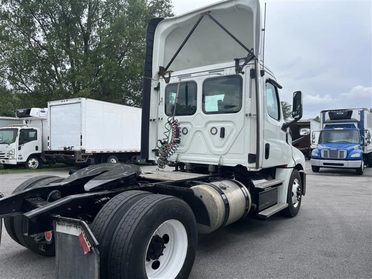 2019 Freightliner Cascadia in Beltsville, MD — photo 4