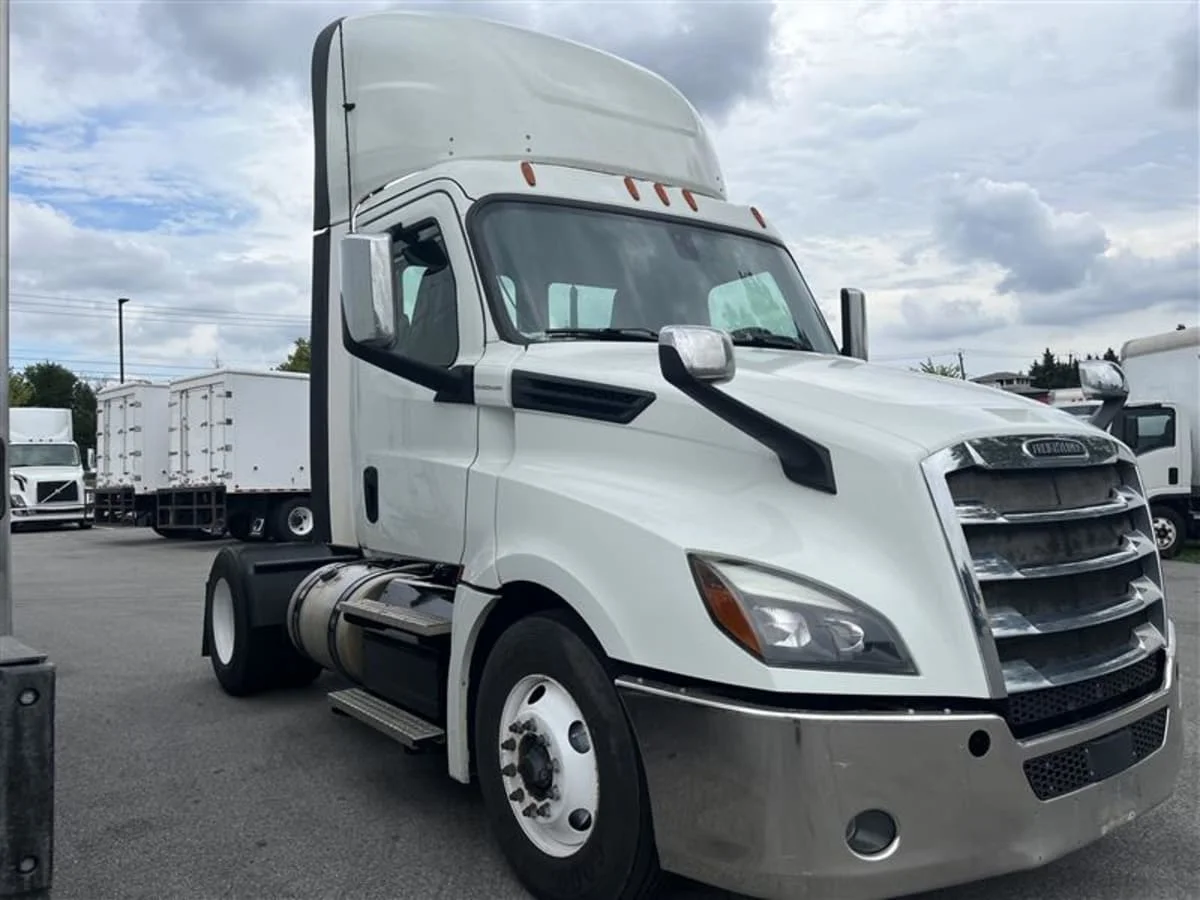 2019 Freightliner Cascadia in Beltsville, MD — photo 3