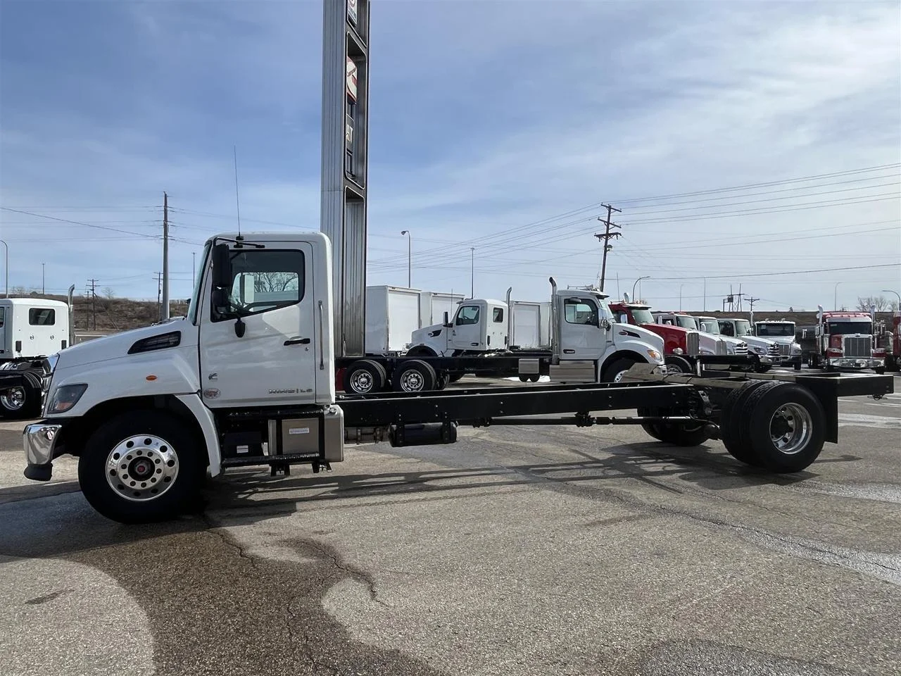 2026 Hino L6 - image 2