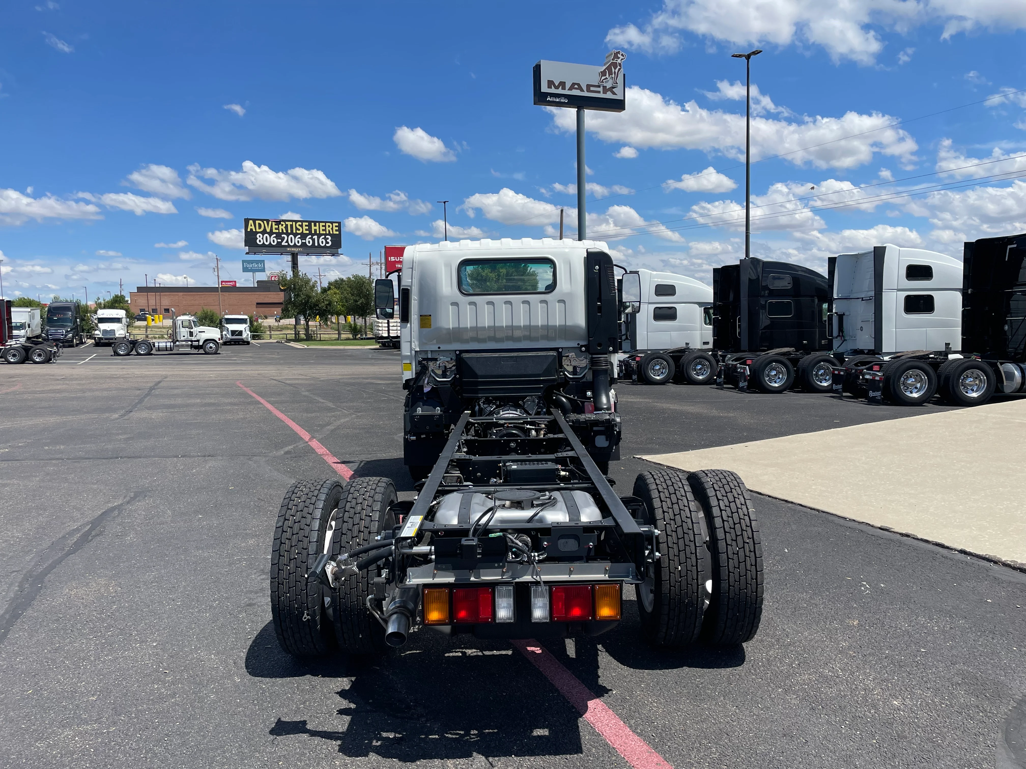 2025 Isuzu NRR in Amarillo, TX — photo 8