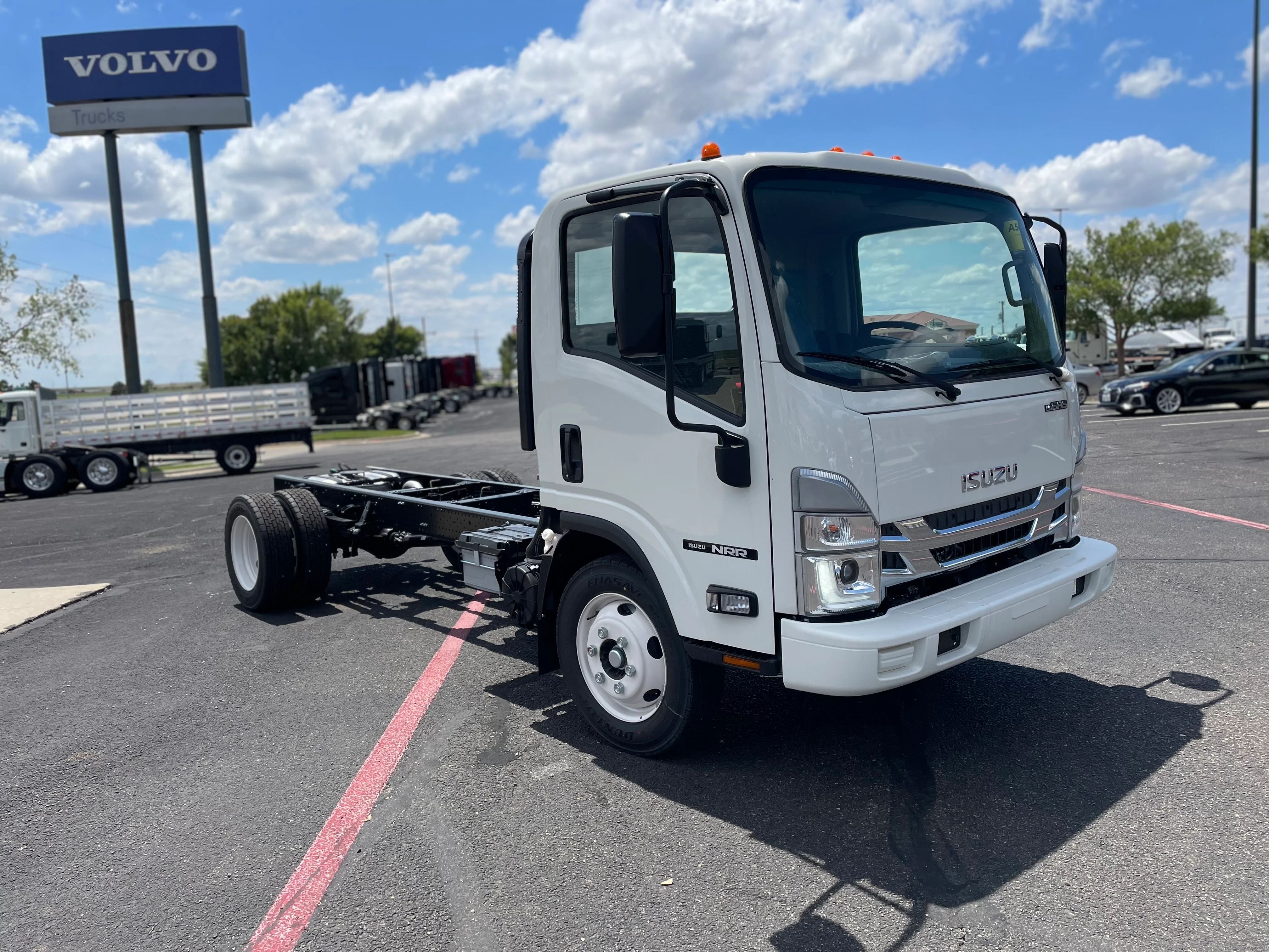 2025 Isuzu NRR in Amarillo, TX — photo 2