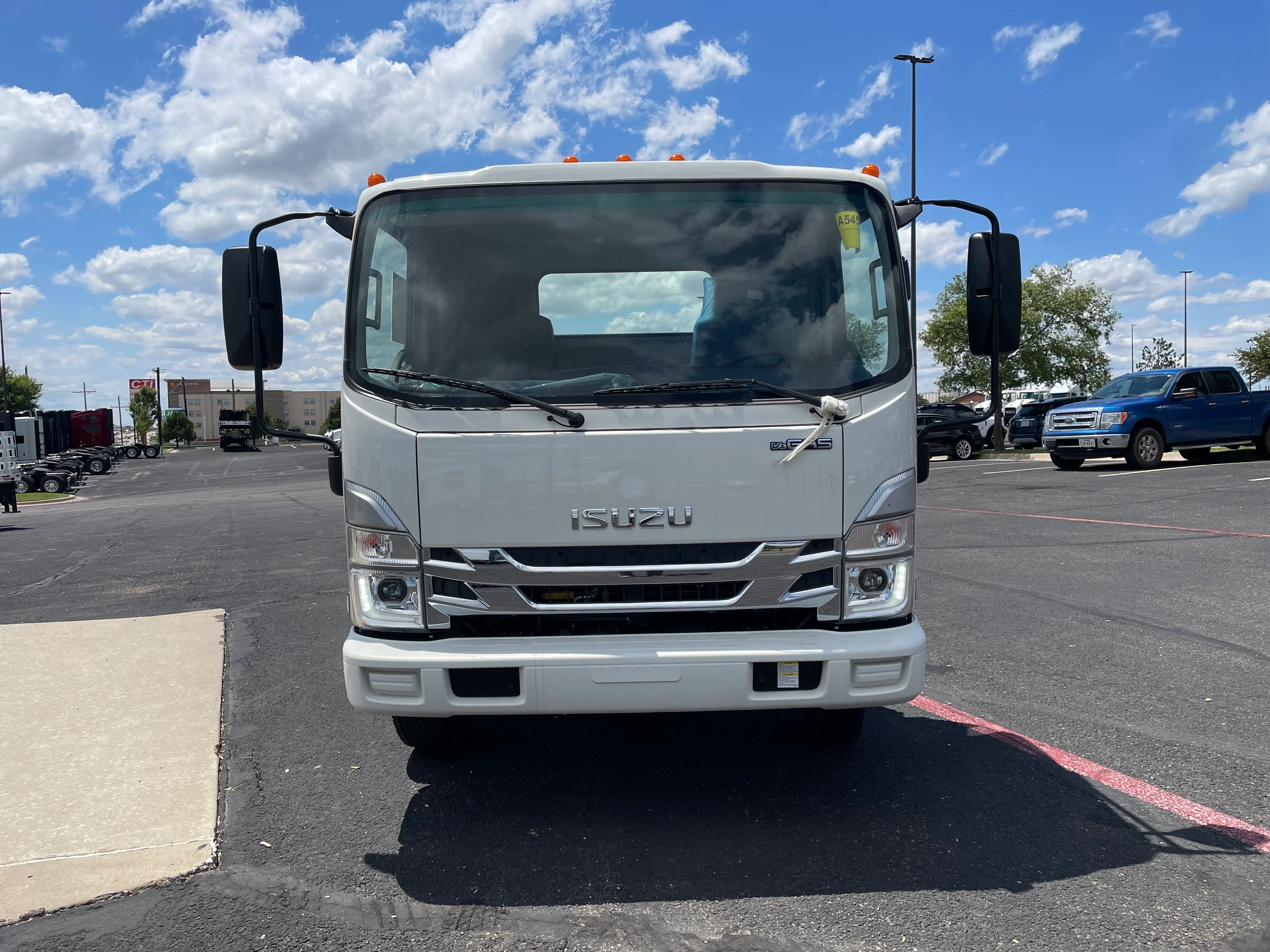2025 Isuzu NRR in Amarillo, TX — photo 3