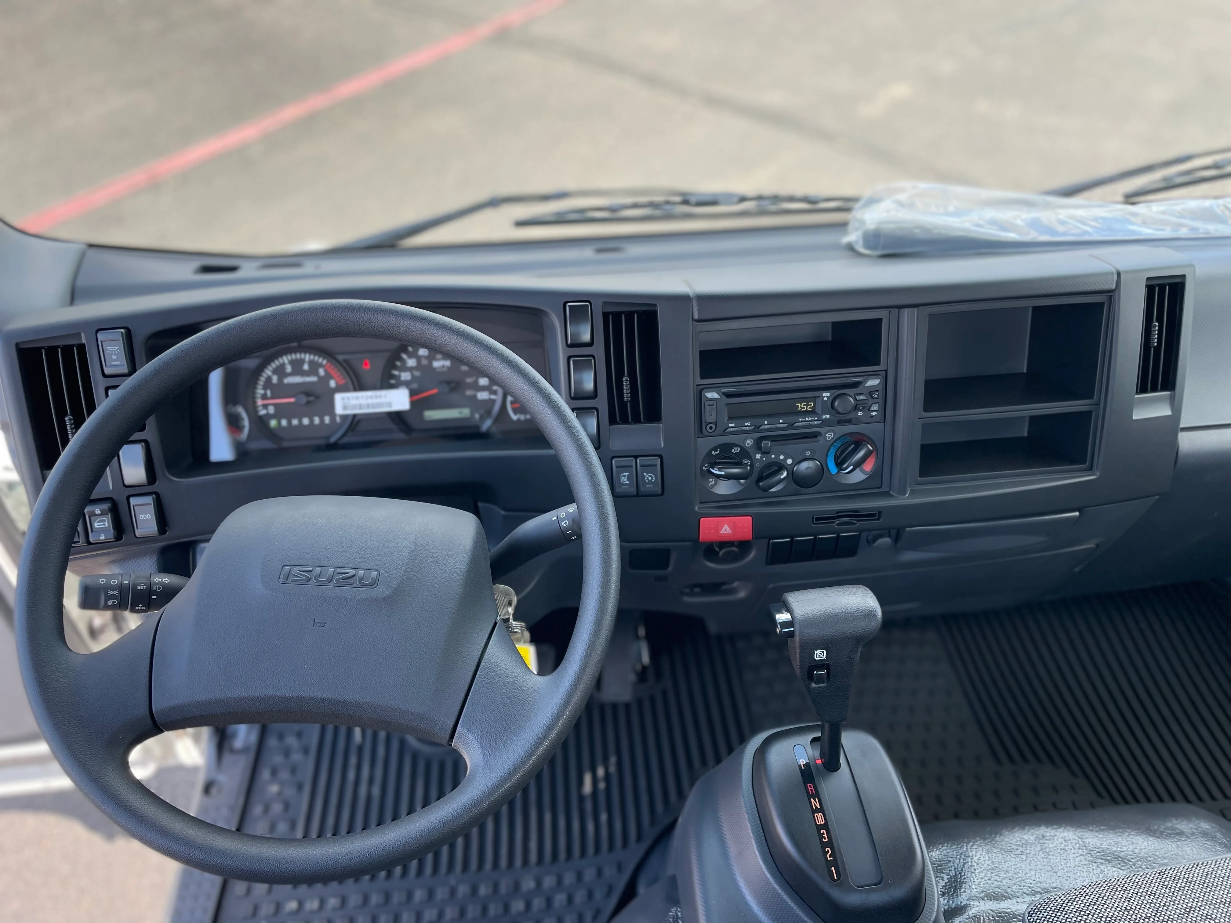 2025 Isuzu NRR in Amarillo, TX — photo 4