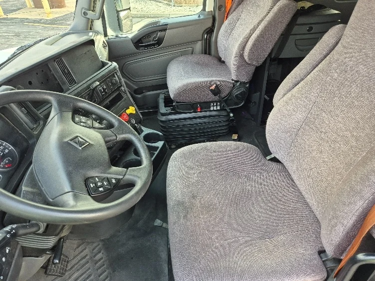 2023 International LT - image 10