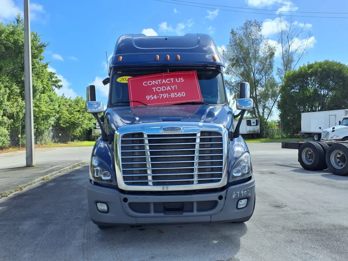 2017 Freightliner Cascadia - image 2