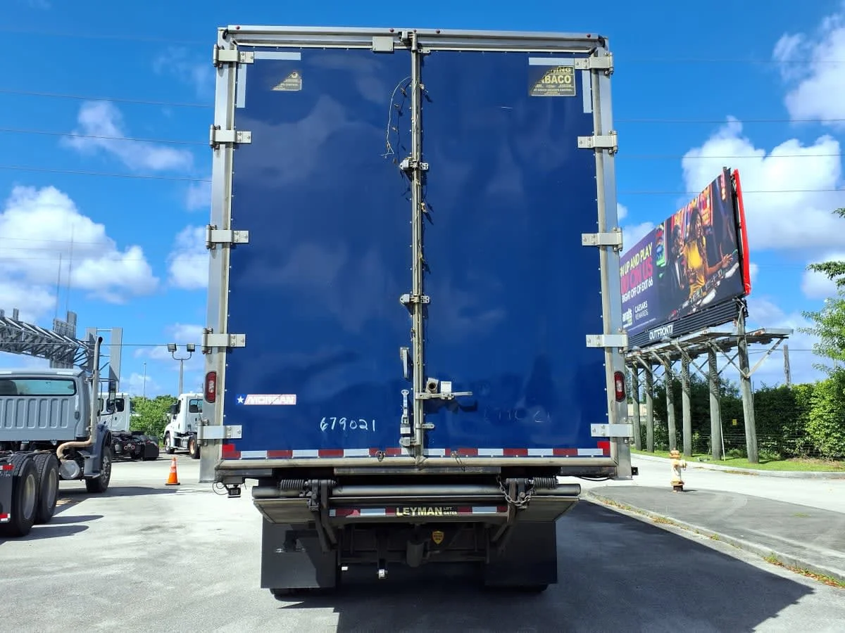 2017 Freightliner Cascadia - image 5