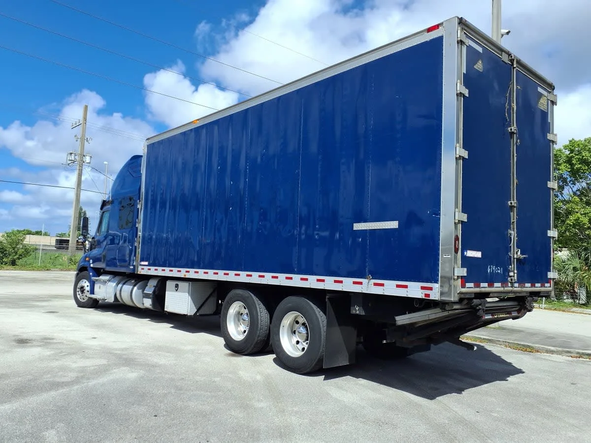 2017 Freightliner Cascadia - image 6