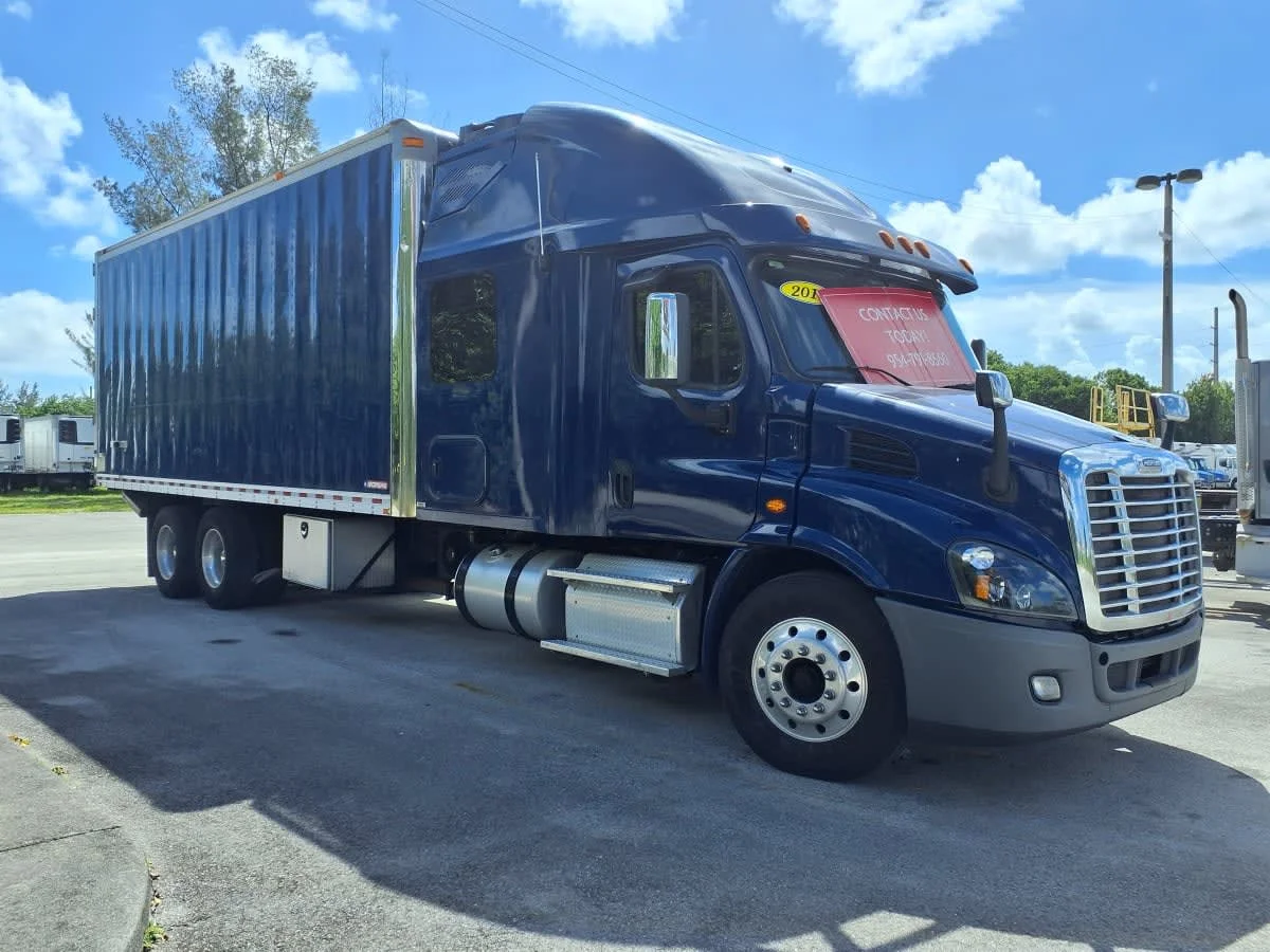 2017 Freightliner Cascadia - image 3