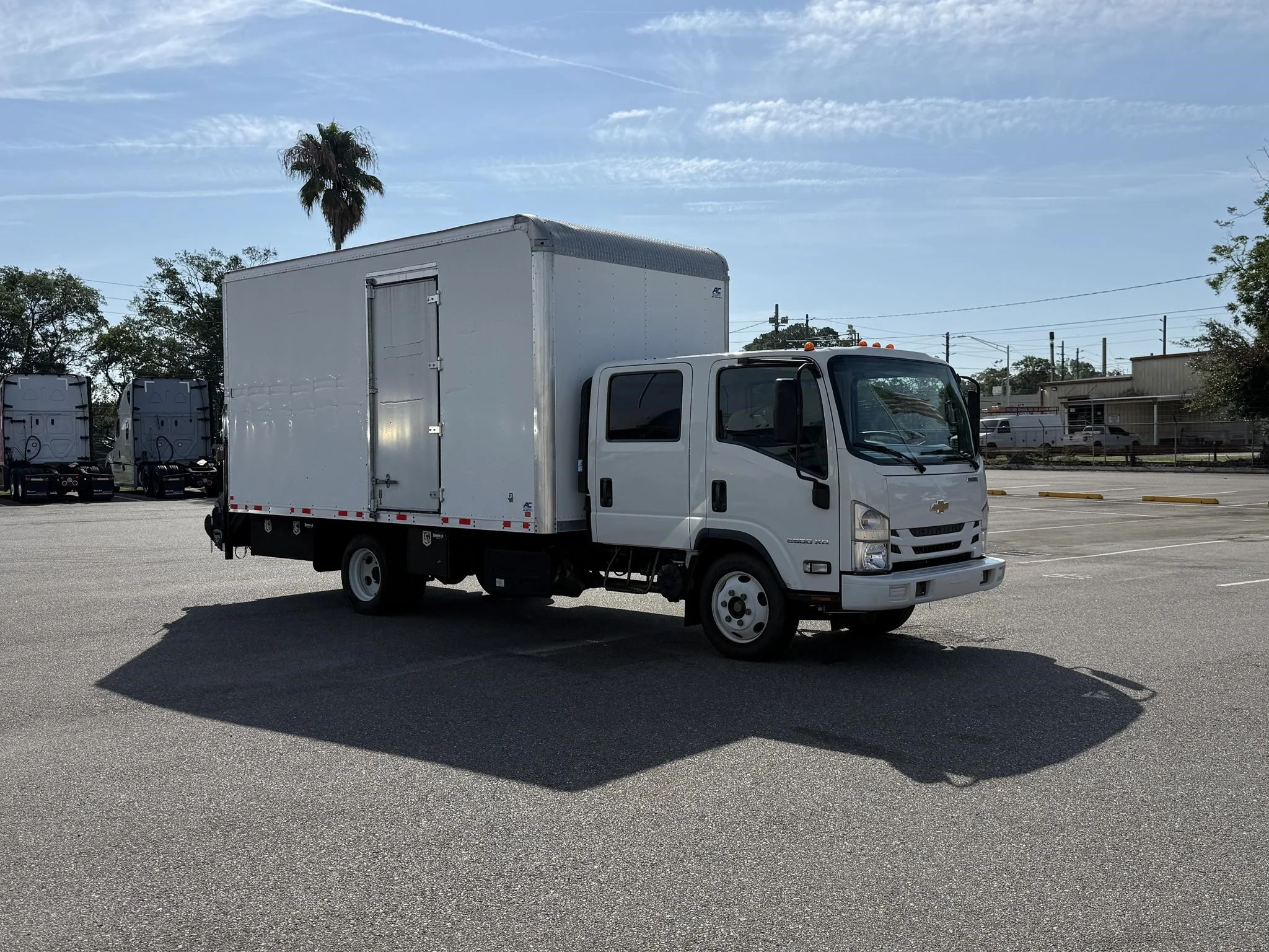 2020 Chevrolet — photo 2