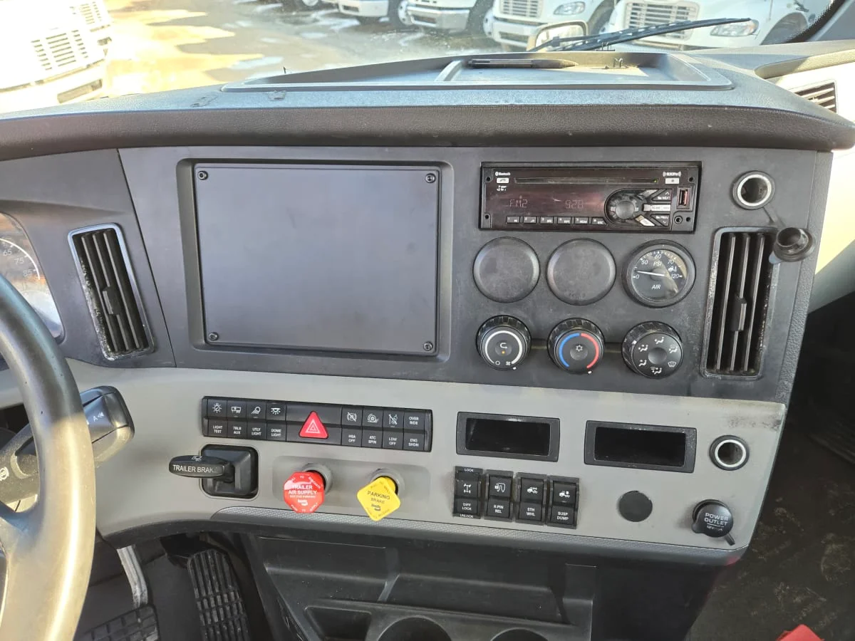 2019 Freightliner Cascadia - image 12