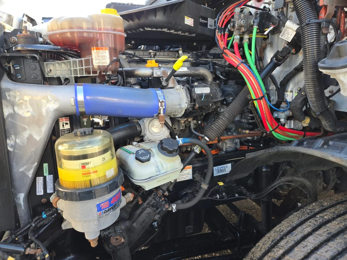 2019 Freightliner Cascadia - image 10