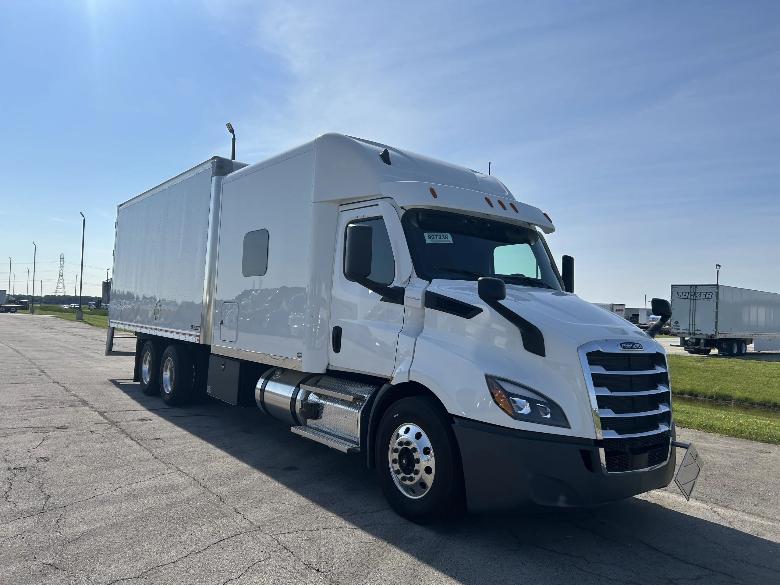 2025 Freightliner Cascadia in Fort Wayne, IN — photo 3