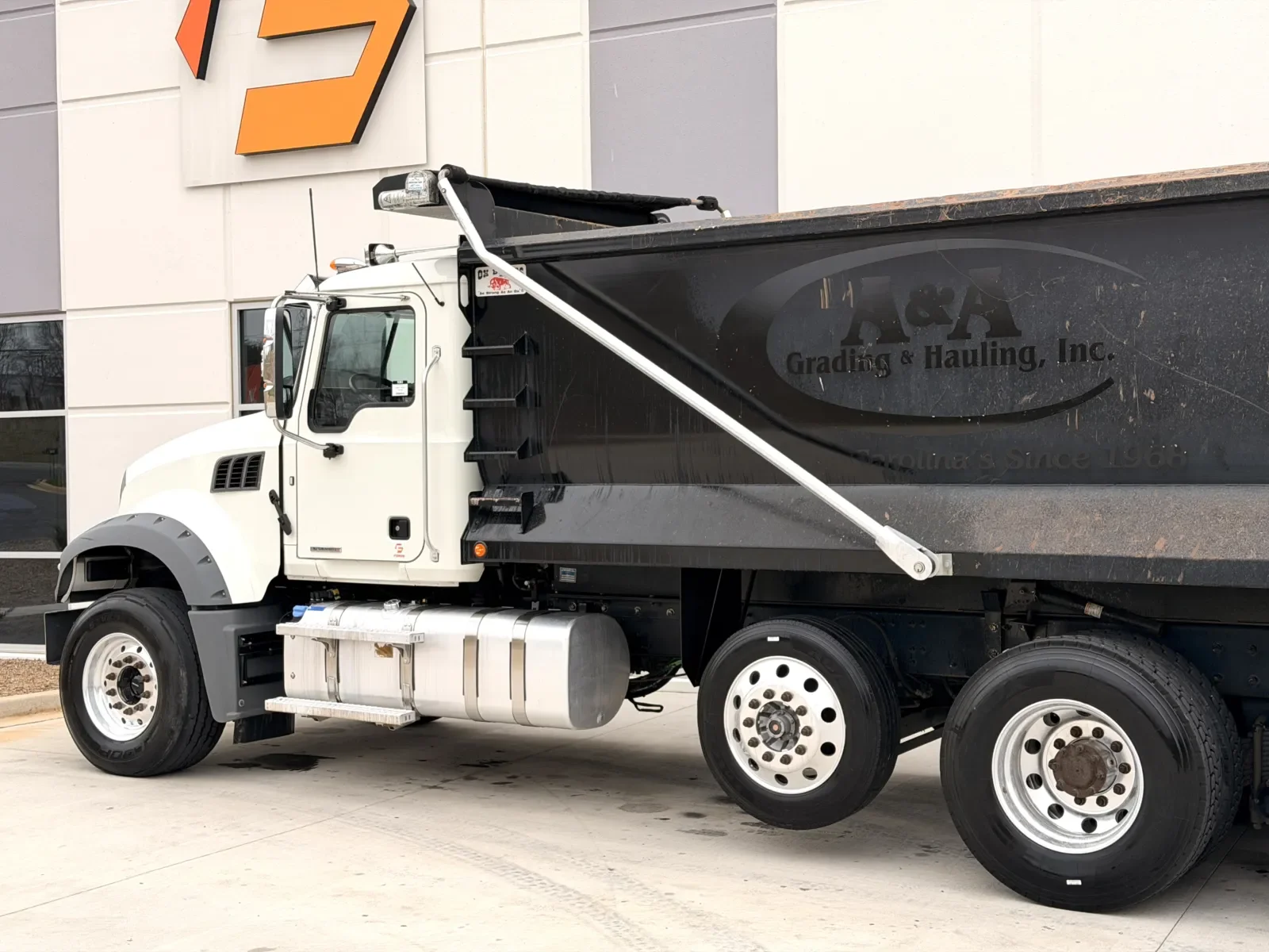 2021 Mack Granite - image 9