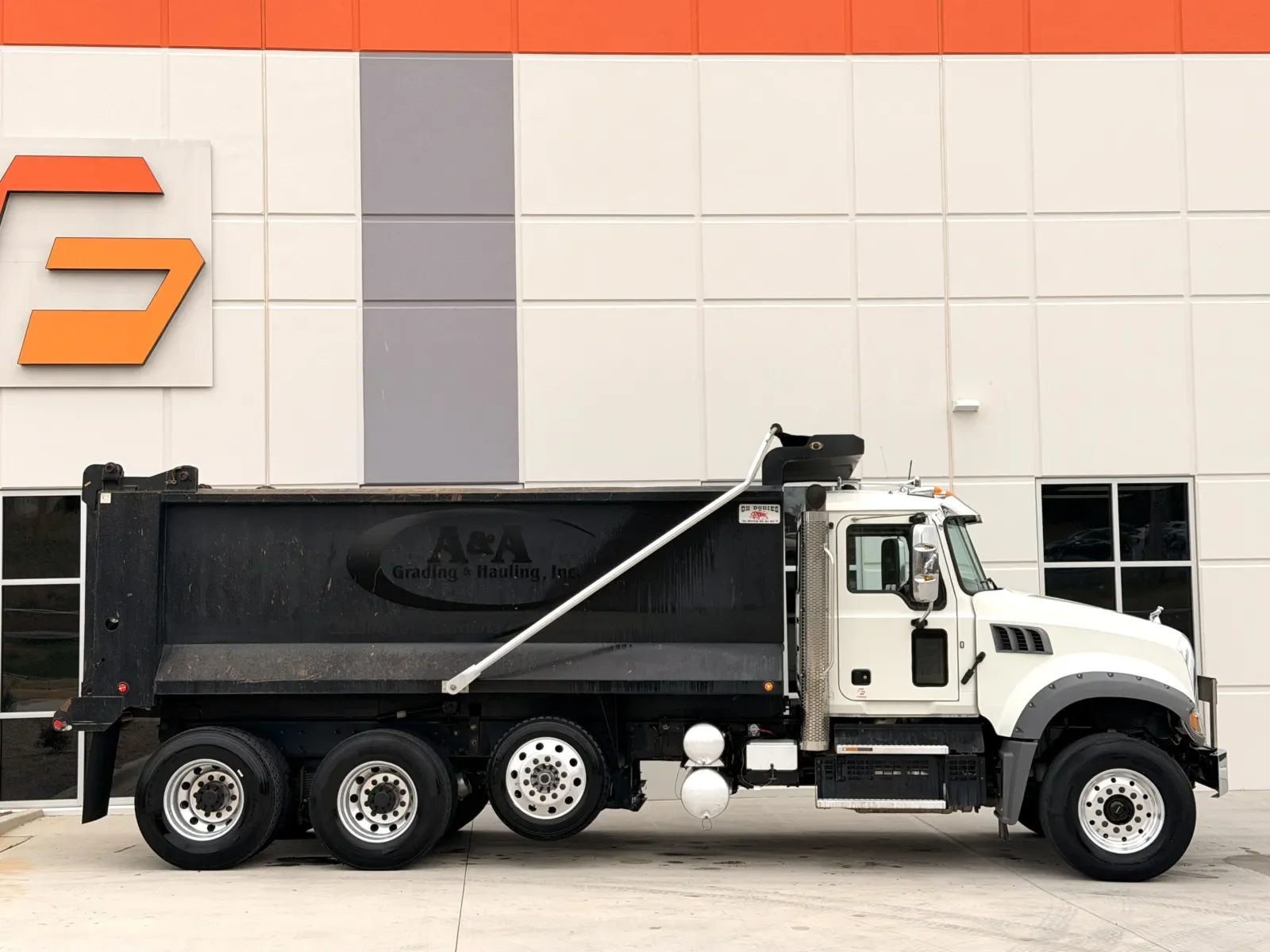 2021 Mack Granite - image 4