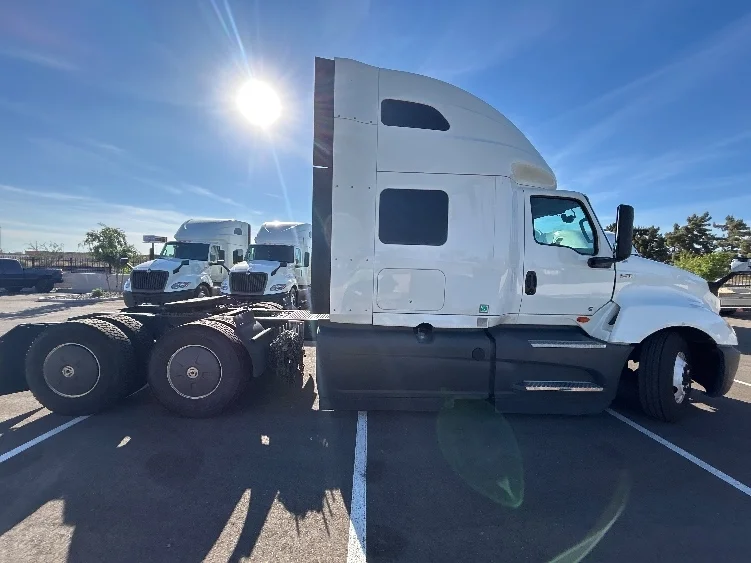 2023 International LT - image 8