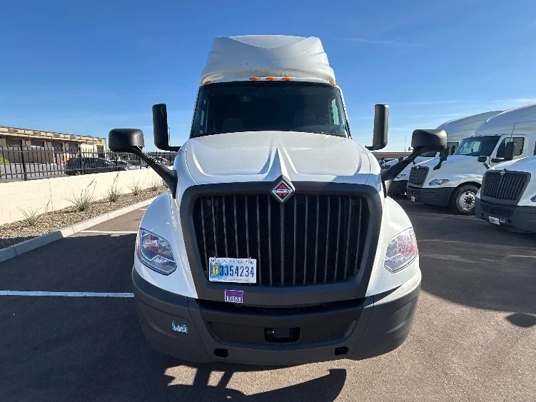 2023 International LT - image 2