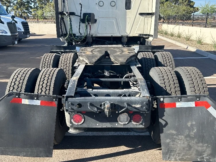 2023 International LT - image 6