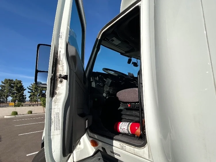 2023 International LT - image 9