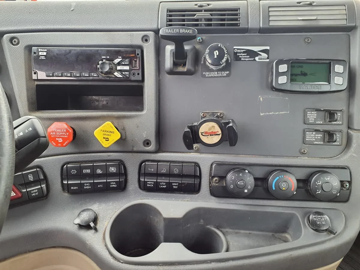 2019 Freightliner Cascadia in Oak Creek, WI — photo 11