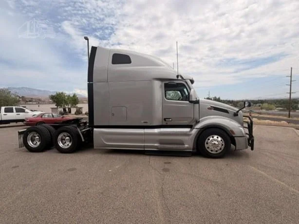 2022 Peterbilt 579 in St. George, UT — photo 4