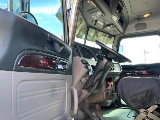 2023 Peterbilt 389 in Lima, OH — photo 11