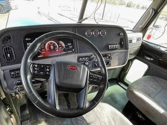 2023 Peterbilt 389 in Lima, OH — photo 13