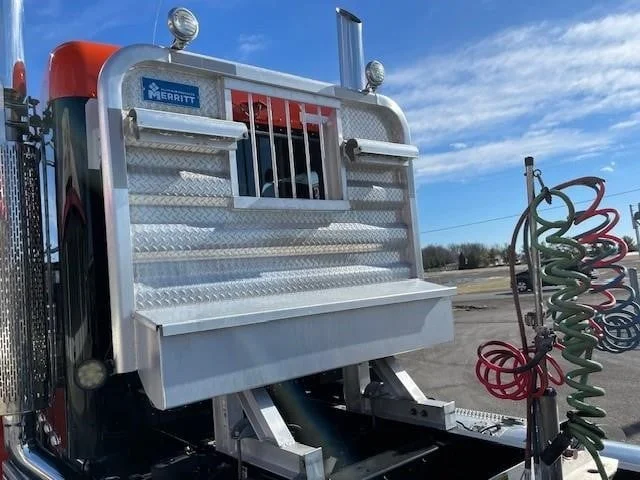 2023 Peterbilt 389 in Lima, OH — photo 3