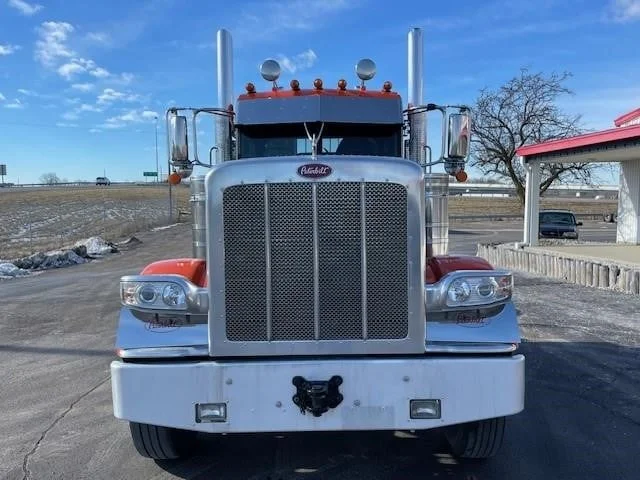 2023 Peterbilt 389 in Lima, OH — photo 6