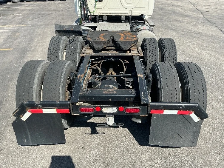 2020 Freightliner Cascadia in La Porte, IN — photo 6