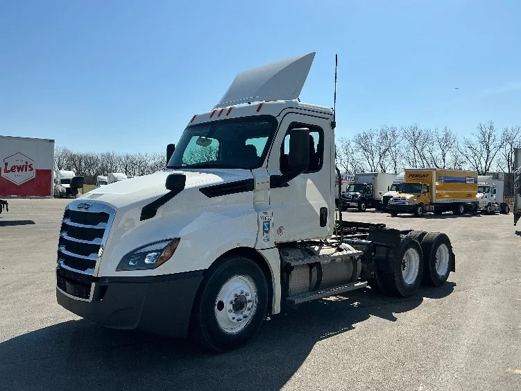 2020 Freightliner Cascadia in La Porte, IN — photo 3