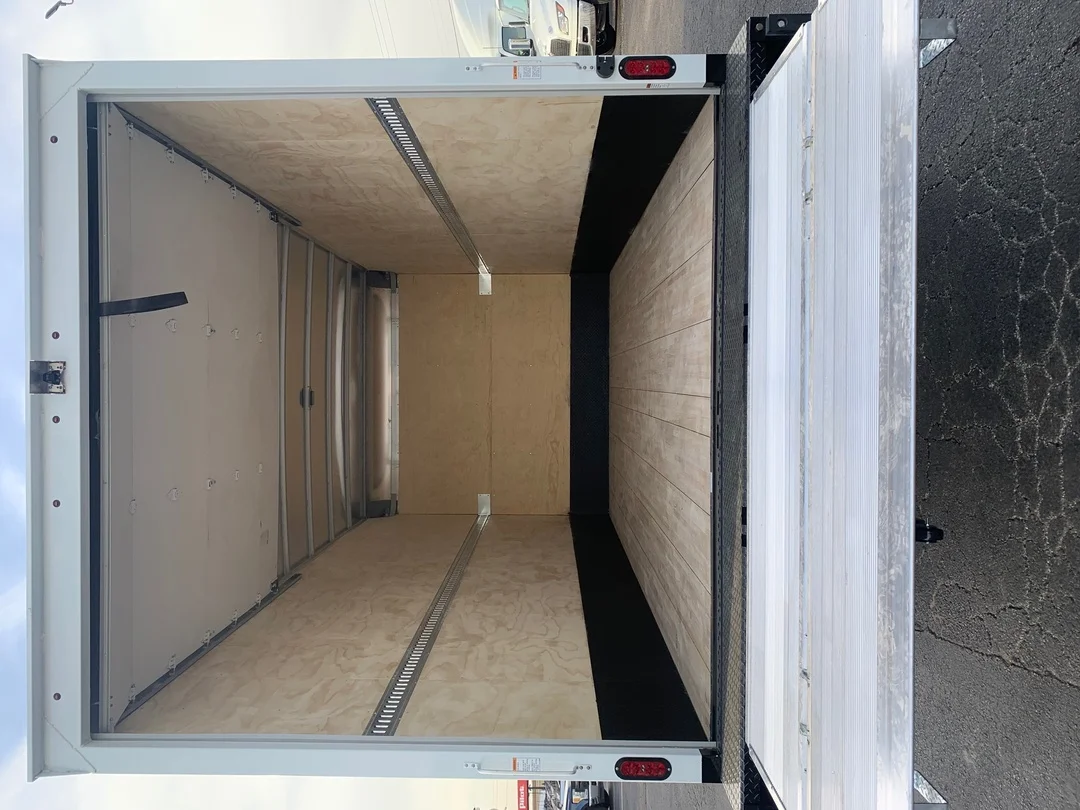 2024 Isuzu NRR - image 14