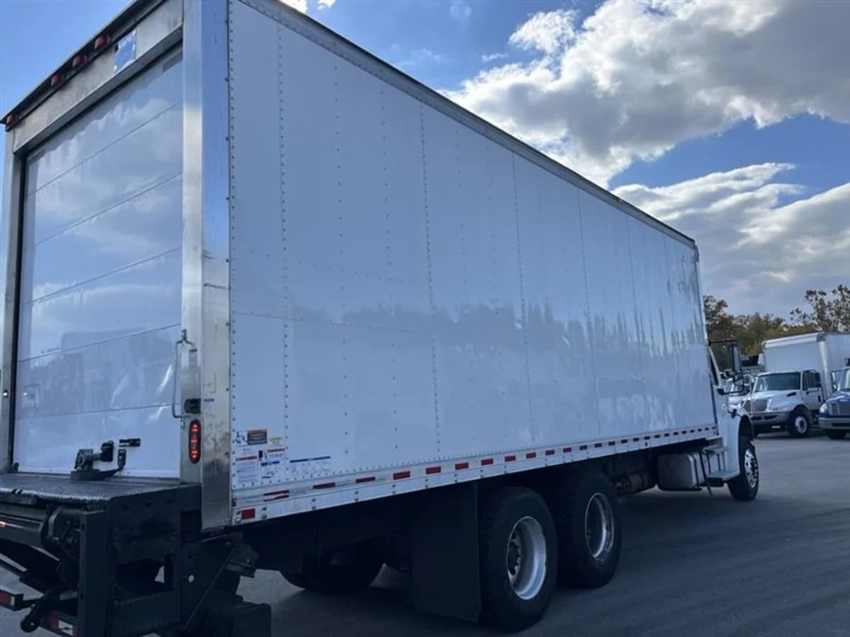 2019 Freightliner M2 106 in Beltsville, MD — photo 4