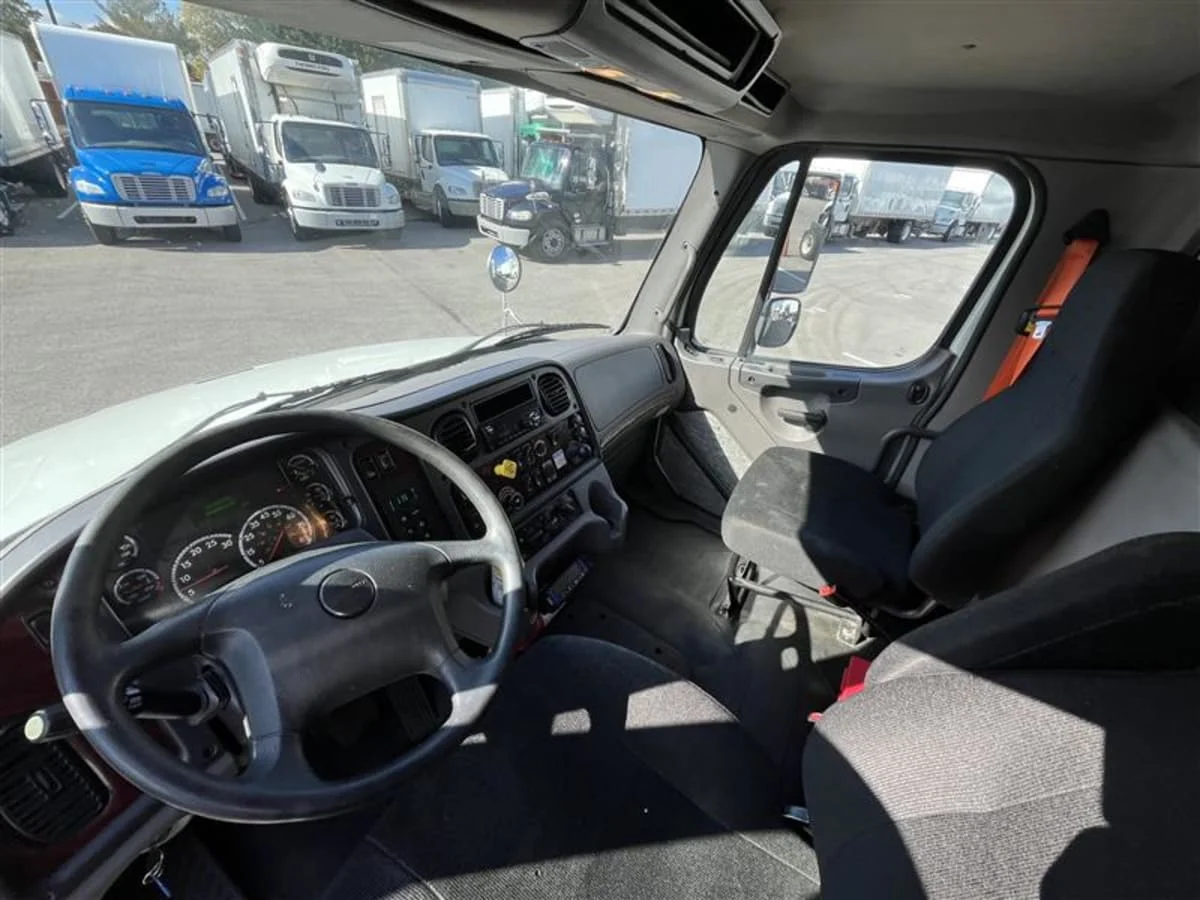 2019 Freightliner M2 106 - image 8