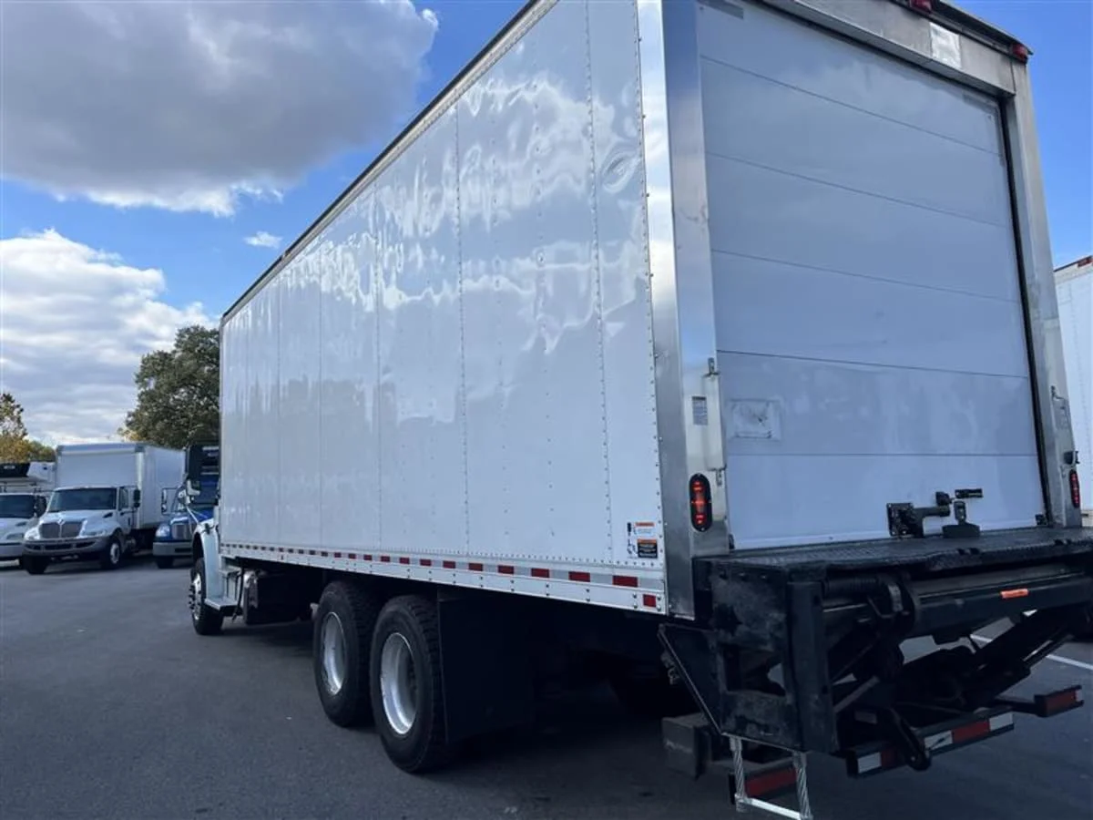 2019 Freightliner M2 106 in Beltsville, MD — photo 6