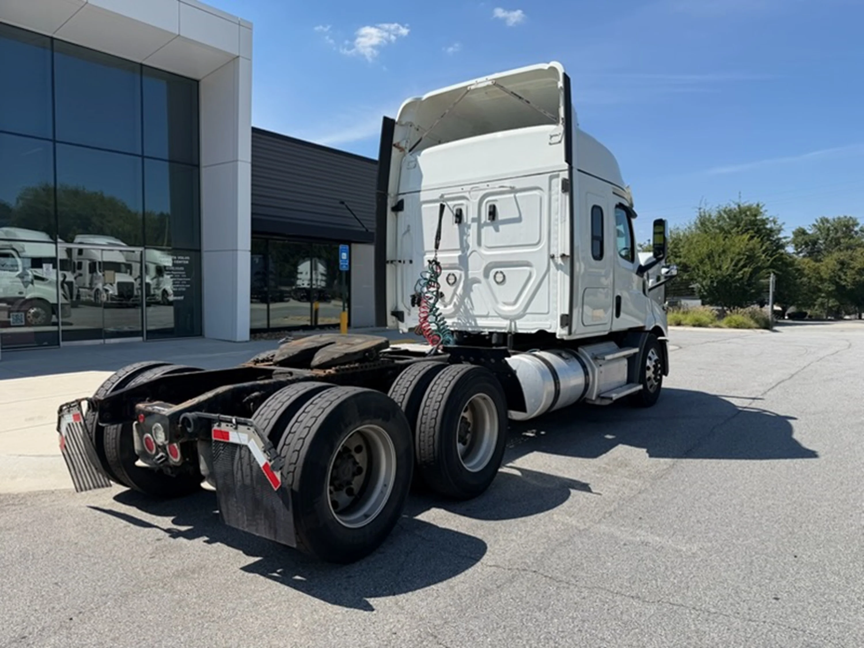 2020 Freightliner Cascadia in Savannah, GA — photo 3