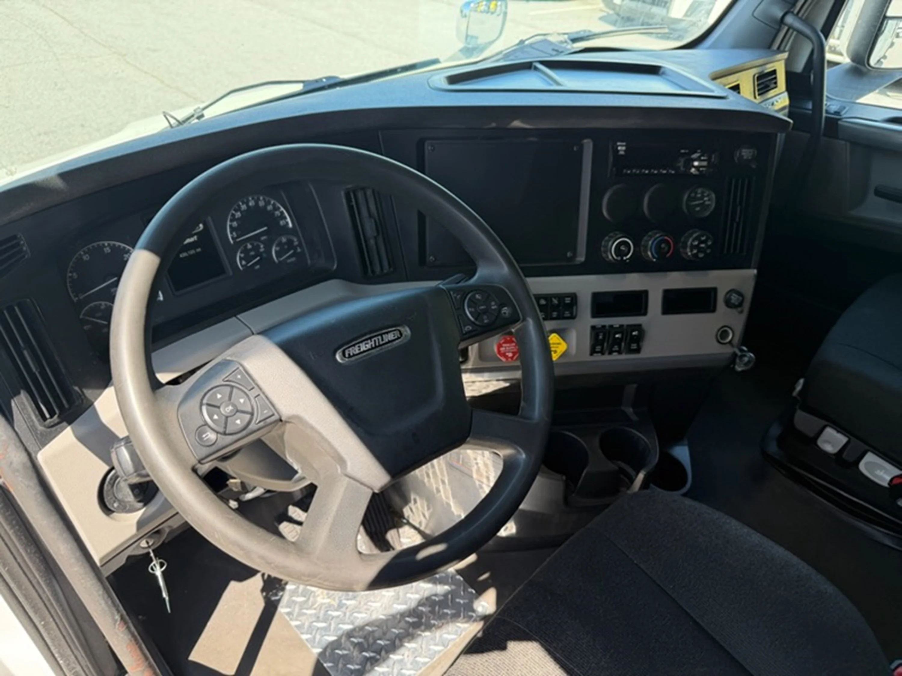 2020 Freightliner Cascadia in Savannah, GA — photo 8