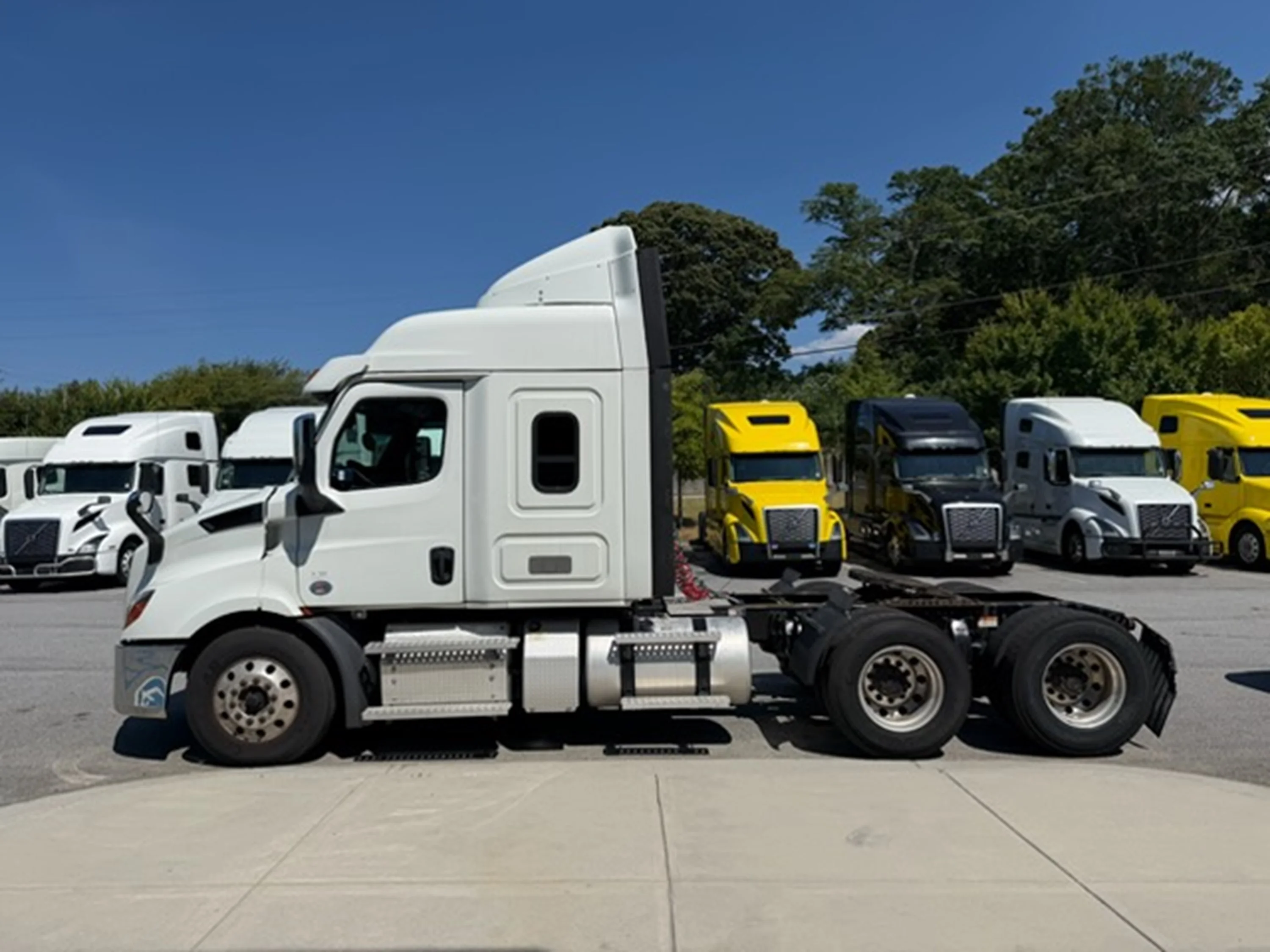 2020 Freightliner Cascadia in Savannah, GA — photo 6