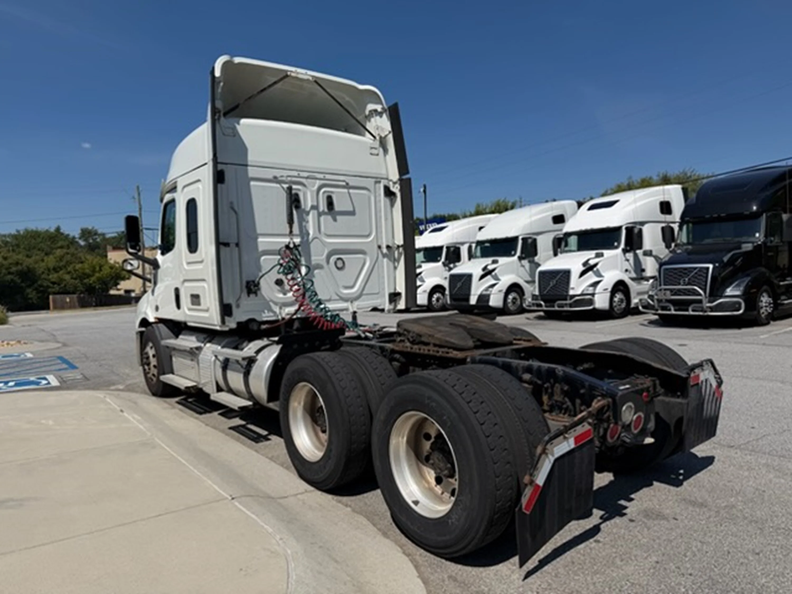 2020 Freightliner Cascadia in Savannah, GA — photo 5