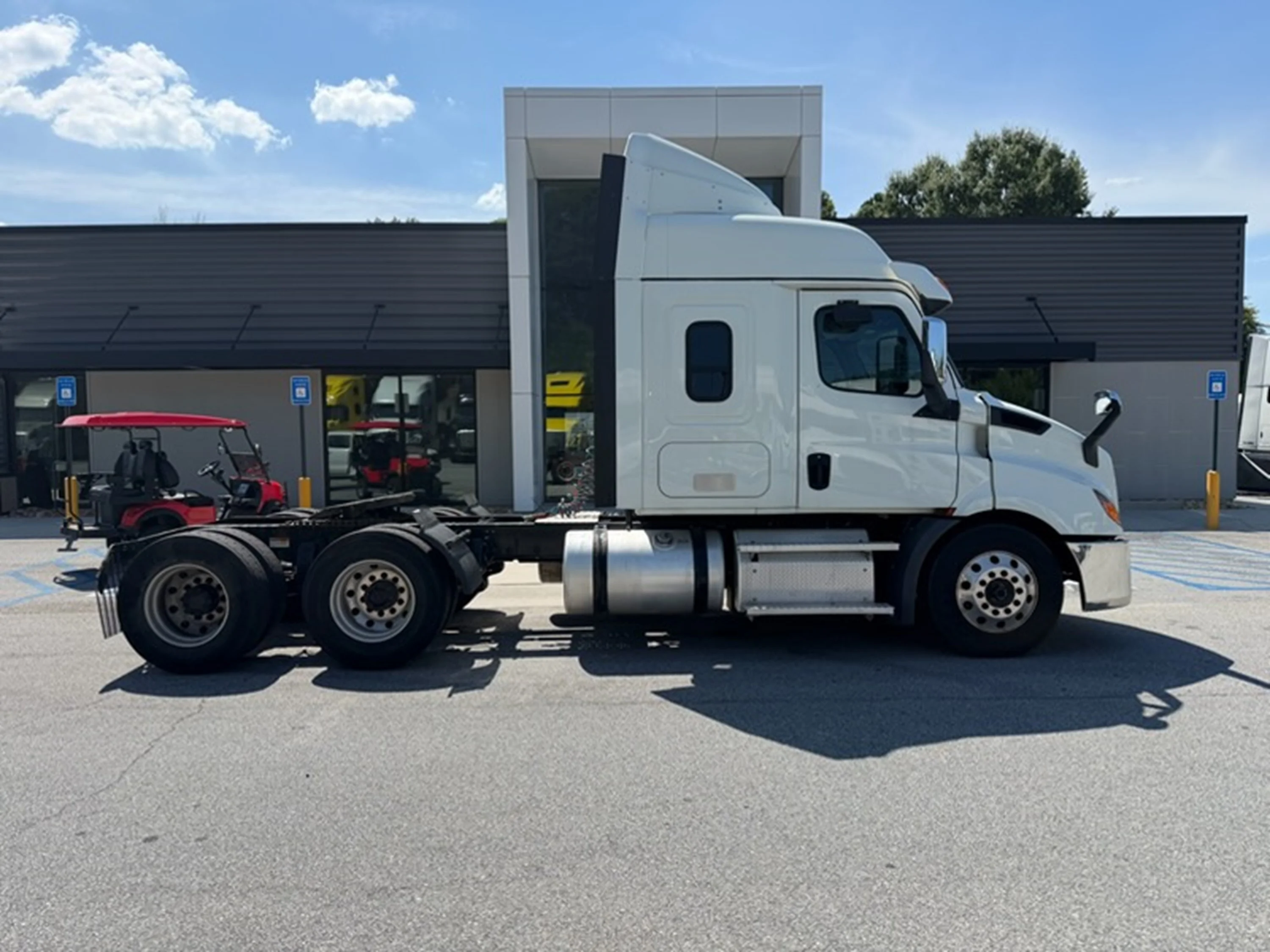 2020 Freightliner Cascadia in Savannah, GA — photo 2
