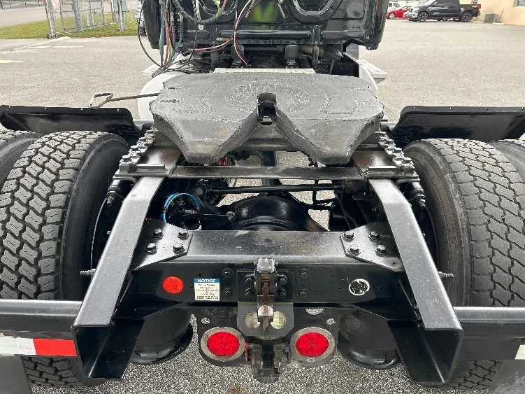 2019 Freightliner Cascadia in Tampa, FL — photo 6