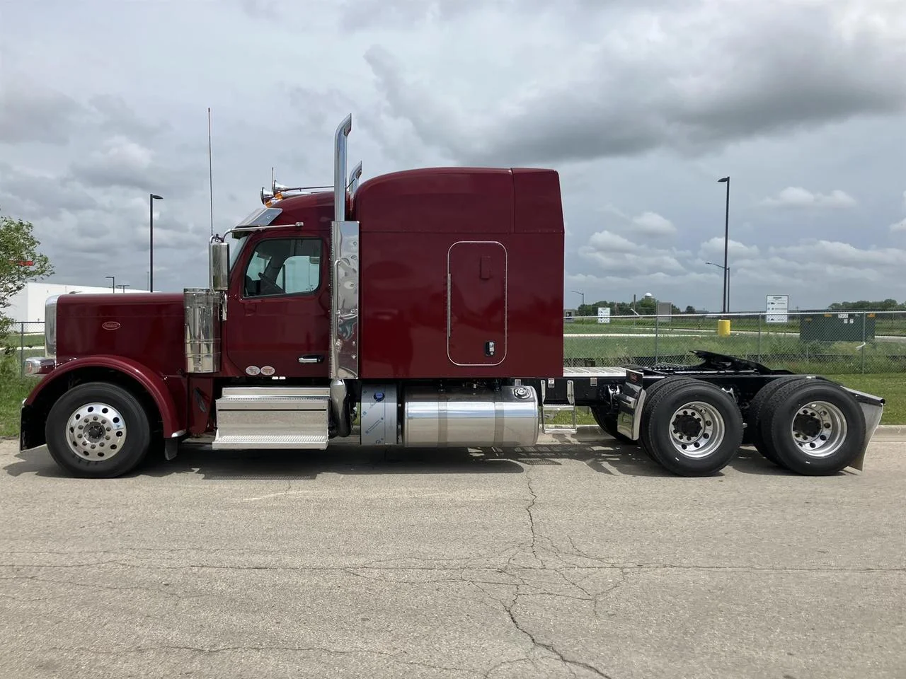 2027 Peterbilt 589 in Rochester, MN — photo 3